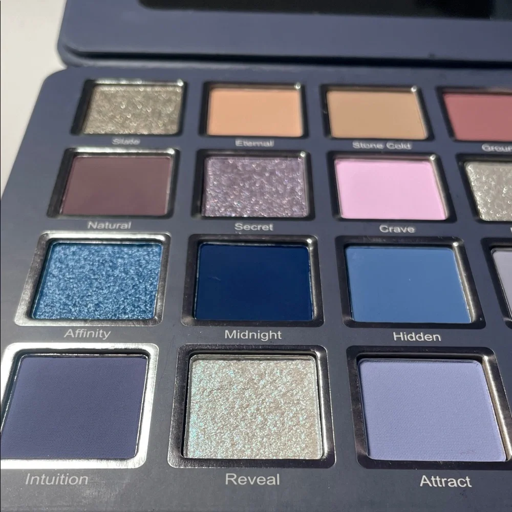 Cosmic brushes cooltrals eyeshadow palette - Picture 5 of 8